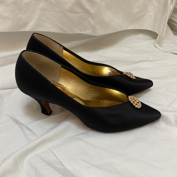 Dolce by Pierre Women’s vintage satin closed-toe heel. Size 7. - Picture 2 of 8